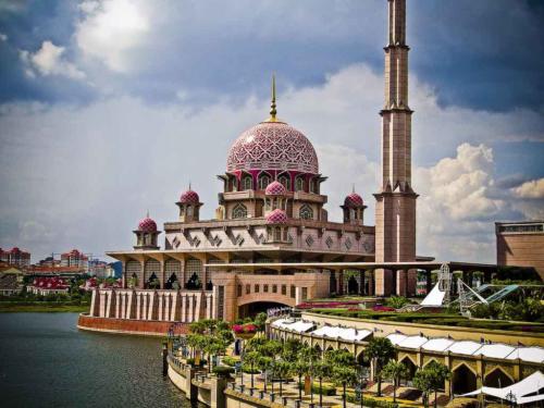 Putra-Mosque-Putrajaya-Malaysia