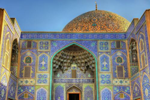 Sheikh-Lotfollah-Mosque-on-Naqsh-e-Jahan-Square-of-Isfahan-Iran